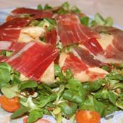 Ensalada de canónigos con foie y perdiz escabechada