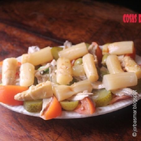 Ensalada de espárragos, aguacate y boquerones