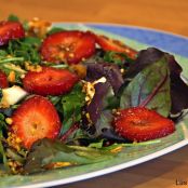 Ensalada de kikos y fresas en su jugo