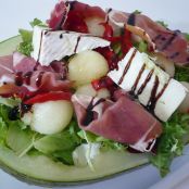 Ensalada de melón, jamón y queso fresco