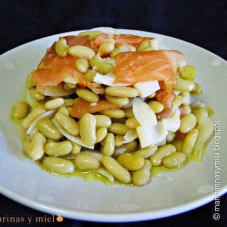 Ensalada de verdinas y salmón ahumado.