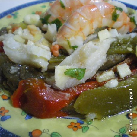 Escalibada de bacalao y langostinos