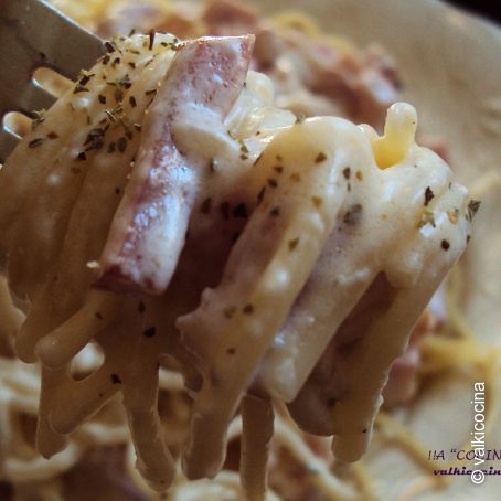 Espaguetis carbonara con nata