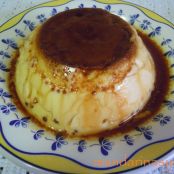 Flan de chocolate blanco.