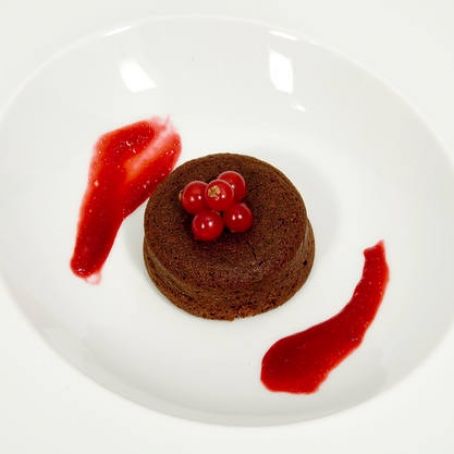 Flan de chocolate con coulis de frambuesa
