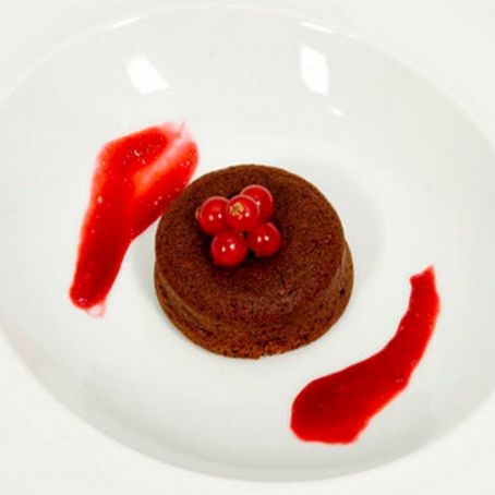 Flan de chocolate con cuolis de franfuesa