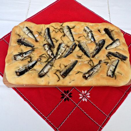 Focaccia de tomate y sardinas