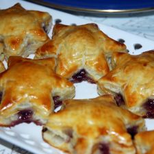 Estrellas de hojaldre con brie y mermelada
