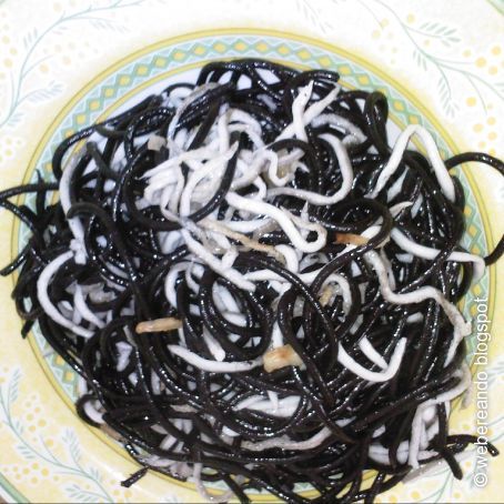 Espaguetis al nero di sepia