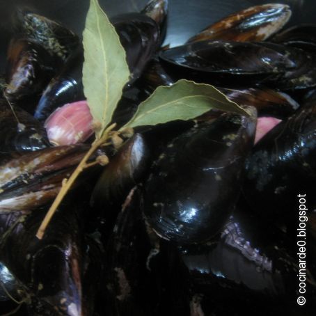 Mejillones al vapor (Laurel)
