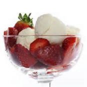 Frutillas a la pimienta con helado de vainilla