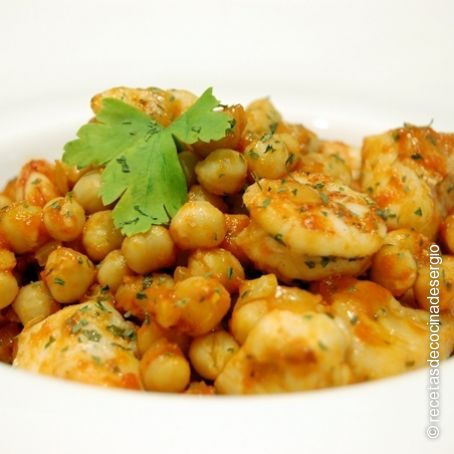 Garbanzos salteados con rape y gambas