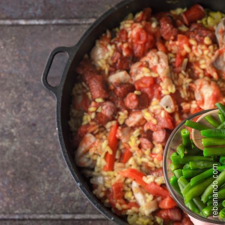 SALCHICHAS CON PATATAS PANADERAS