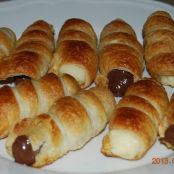 Canutillos de hojaldre rellenos de crema y Nocilla