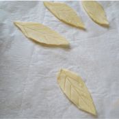 Hojaldre de Camembert con mermelada y cebolla caramelizada. - Paso 2