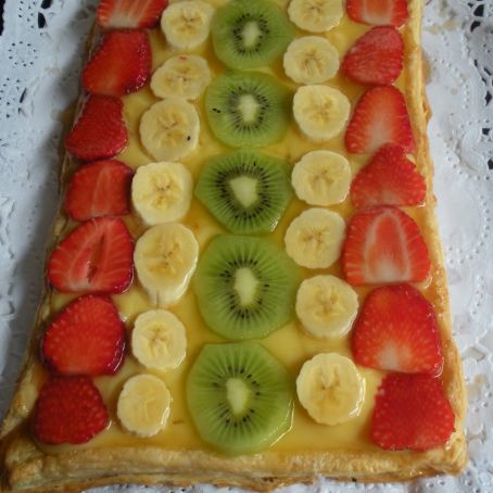 Hojaldre de fresa, kiwi y plátano