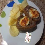 Huevos envueltos en carne picada