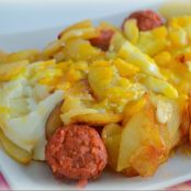 Huevos rotos, papas y chorizo