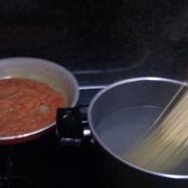 Espaguetis con tomate y cebolla - Paso 2