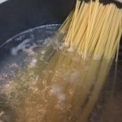 Espaguetis con huevas de mújol y nueces - Paso 2