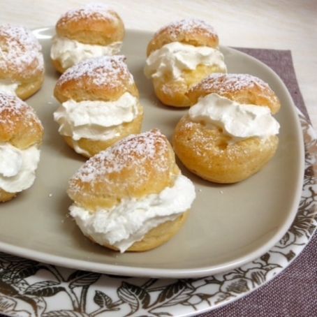 Profiteroles rellenos de nata