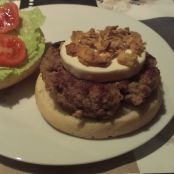 Hamburguesa de vacuno con queso de cabra y mermelada de frambuesa