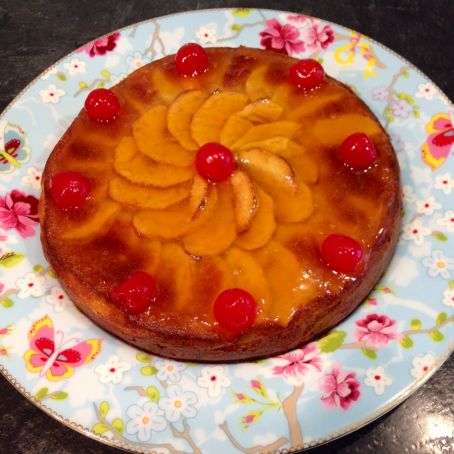 Tarta de manzana con glaseado de melocotón