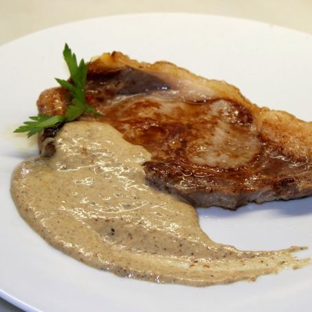 Entrecot de vedella amb salsa de moixernons i pebre