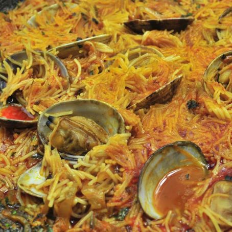 Fideuà amb cloïsses