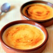 Crema catalana y fresas con nata