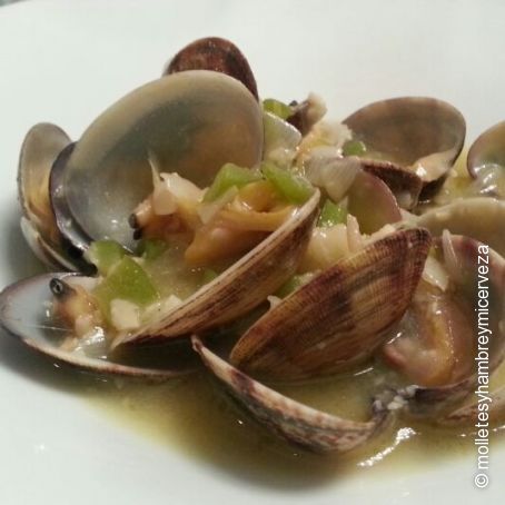 Almejas en salsa