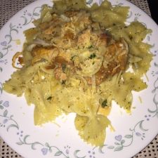 Pollo Tandori con corbatines de pasta