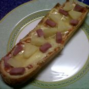 Pizza baguette de piña y jamón york