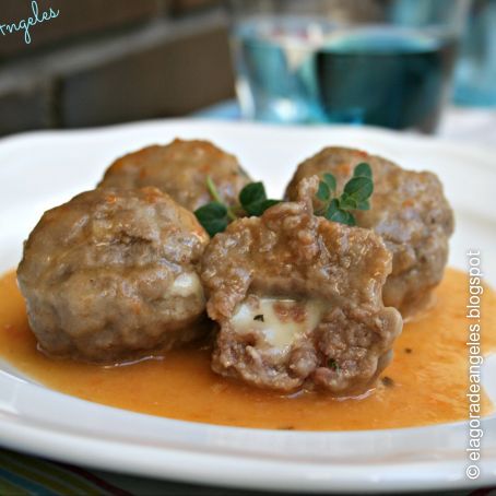 Albóndigas rellenas de queso