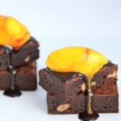 Brownie con helado de mango