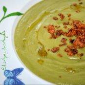 Crema de guisantes con pimientos crujientes