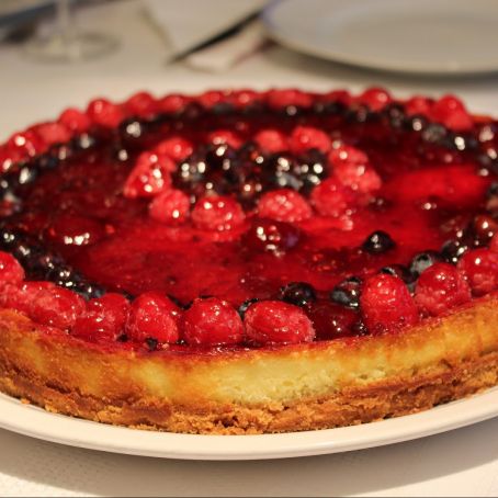 Tarta de queso al horno con mermelada de frutos del bosque