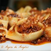 Caracolas con pesto rojo de tomates secos y piñones