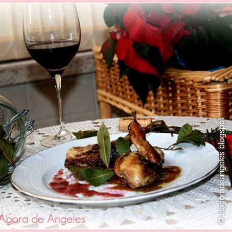 Codornices con mermelada de fresa al aroma de vino tinto