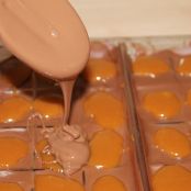Tableta de chocolate rellena de crema de caramelo - Paso 8