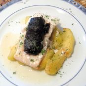 Bacalao con manzanas ácidas y morcilla de cebolla