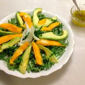 Ensalada de rúcula, aguacate y mango