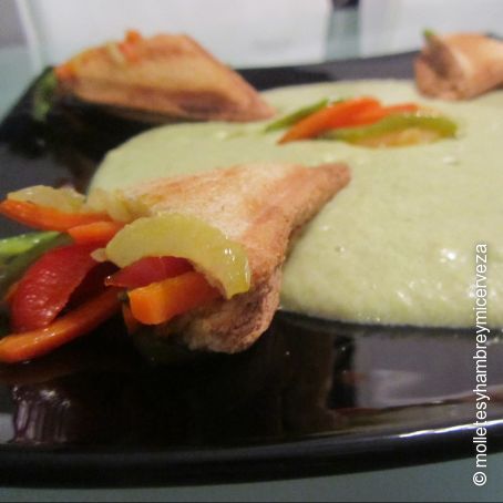 Crema de espárragos con cartuchitos de pan