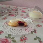 Galletas bizcochitos de yogur con cerezas y frosting de limón - Paso 2