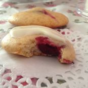 Galletas bizcochitos de yogur con cerezas y frosting de limón