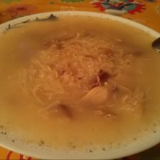Caldo de pollo y verduras