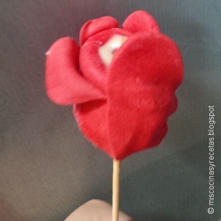 Rosas de fondant y fresa