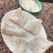 Merluza rebozada con pimienos aliñados - Paso 1