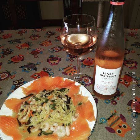 Pasta oriental con salmón ahumado