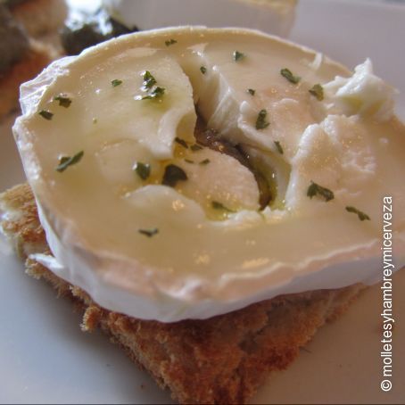 Pintxo de tapenade con queso de cabra